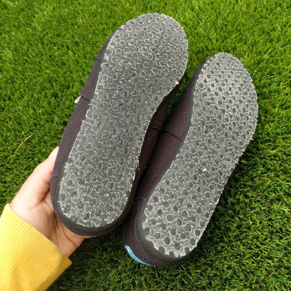 TOMS black slip on shoes 7.5 - Picture 5 of 5